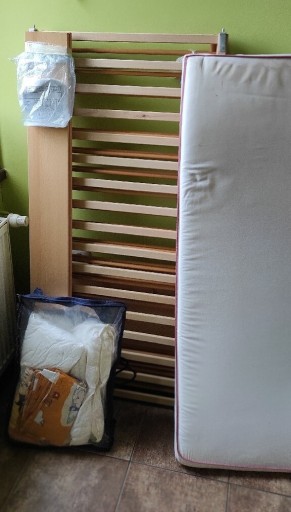 Zdjęcie oferty: Drewniane łóżeczko dziecięce 