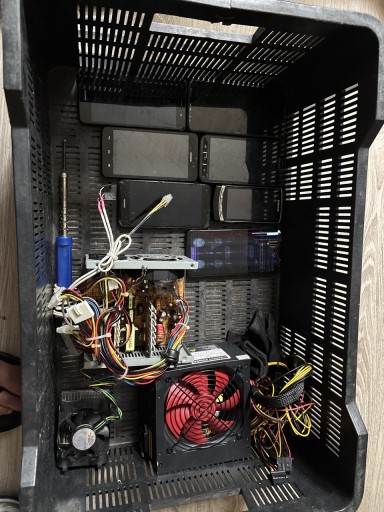 Zdjęcie oferty: Elektronika uszkodzone smartfony + 2 zasilacze