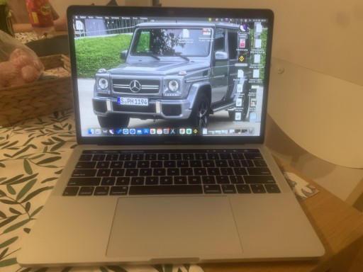 Zdjęcie oferty: MacBook Pro 13 256 GB 2.4GHz 16 GB 2019 rok 