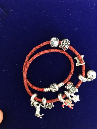 Zdjęcie oferty: Skórzana,czerwona bransoletka Pandora z charmsami