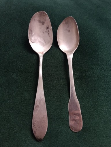 Zdjęcie oferty: Dwie stare srebrne łyżki stołowe XVIII w. 98 gramów. Srebro. Nie złom.