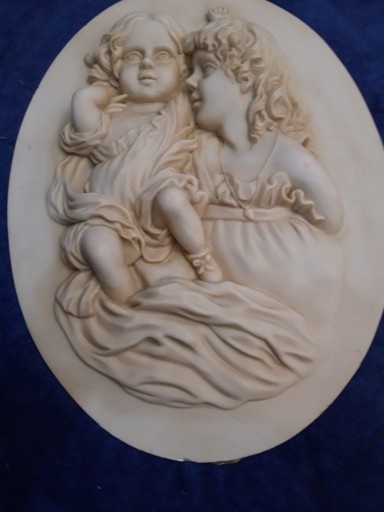 Zdjęcie oferty: 118.Owalna płaskorzeźba-dzieci z białego alabastru