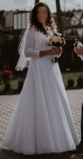 Zdjęcie oferty: Suknia ślubna biała r. 38 z bolerkiem, welonem