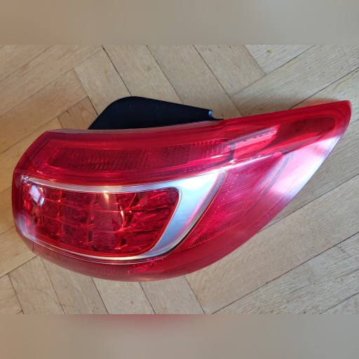 Zdjęcie oferty: Lampa tylna prawa zewnętrzna KIA Sportage III