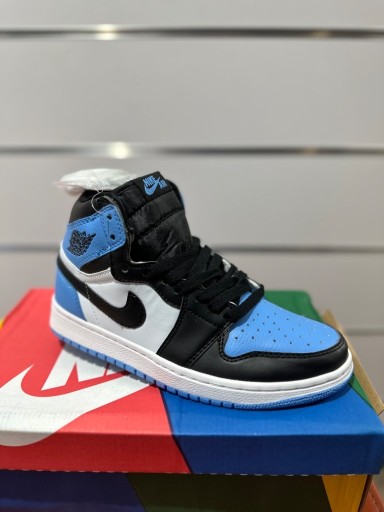 Zdjęcie oferty: Air Jordan 1 Mid Niebieskie Biale r.42