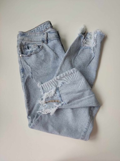 Zdjęcie oferty: Jeansy dżinsy skinny postrzępione jasnoniebieskie 