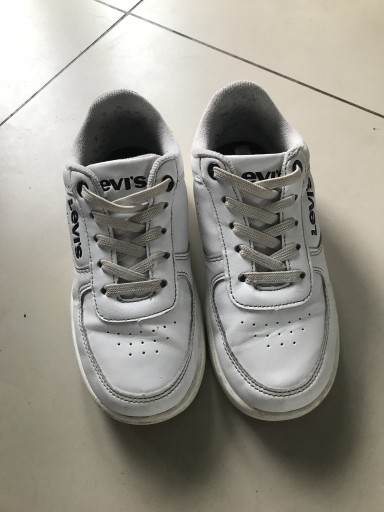 Zdjęcie oferty: Buty sportowe levis rozmiar 29