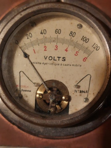 Zdjęcie oferty: Woltomierz  firmy  volts  rarytas  dwa pomiary 