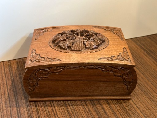 Zdjęcie oferty: Śliczna stara sekretna szkatułka drewniana solidna