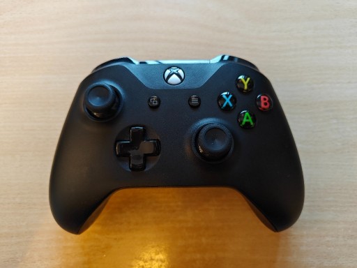 Zdjęcie oferty: Xbox One Pad bezprzewodowy 1708 