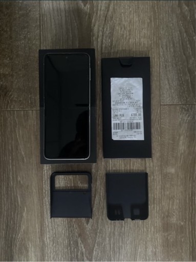 Zdjęcie oferty: Samsung Galaxy Z Flip3 5G 128GB/8GB Kremowy