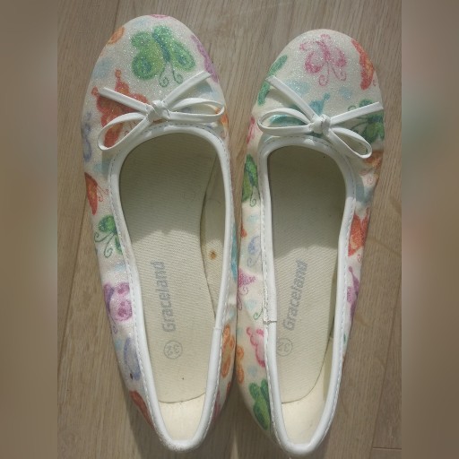 Zdjęcie oferty: Buty typu baleriny dla dziewczynki nr 32 Graceland