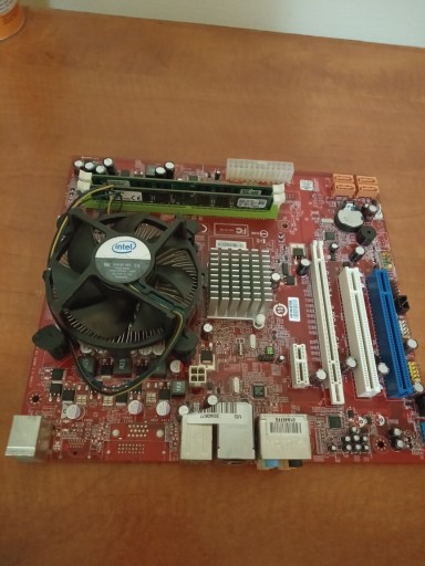 Zdjęcie oferty: Płyta główna micro ATX MSI MS-7366 + core2quad RAM