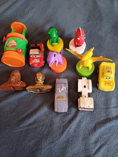 Zdjęcie oferty: Stare zabawki i pieczątki z dinozaurami 
