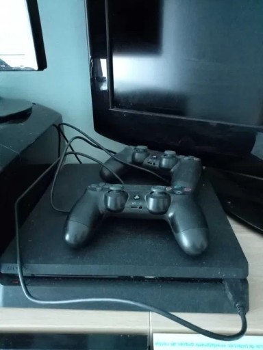 Zdjęcie oferty: PlayStation 4 SLIM 1TB + 2 pady + 7 gier