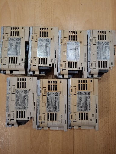 Zdjęcie oferty: 7 sztuk uszkodzonych falowników Omron CIMR-VZBA0002BAA