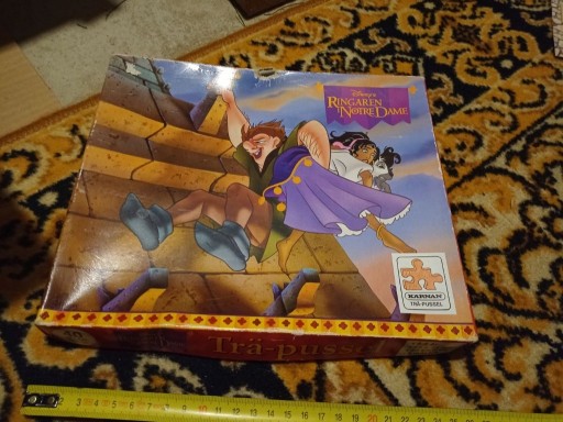 Zdjęcie oferty: Stare puzzle drewniane Dzwonnik z Notre Dame