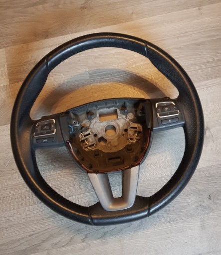 Zdjęcie oferty: Kierownica  Seat Leon 2 lift łopatki