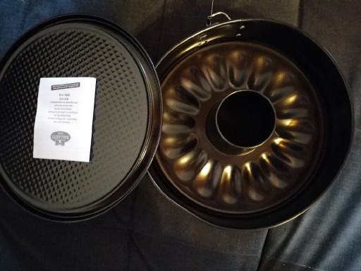 Zdjęcie oferty: Okrągła tortownica dwa w jednym 26cm