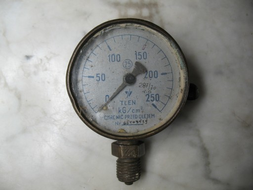 Zdjęcie oferty: wskażnik ciśnienia tlenu 250kg.cm. mosiądz 1970