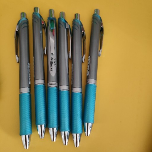 Zdjęcie oferty: Ołówek automatyczny Pentel 0.7