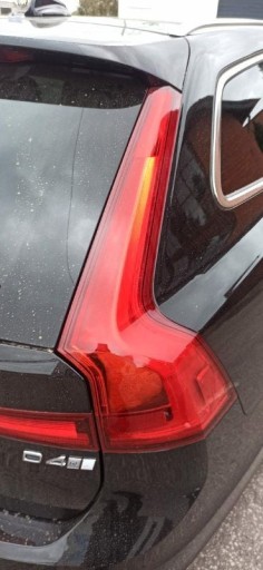 Zdjęcie oferty: Volvo V90 lampa tył prawa 32228833 uszkodzona