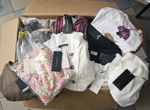 Zdjęcie oferty: Box pakiet nowych ubrań odzież Zalando 34 szt. AB