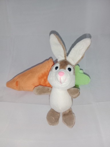 Zdjęcie oferty: Uroczy królik,zając w marchewce, maskotka,prezent 