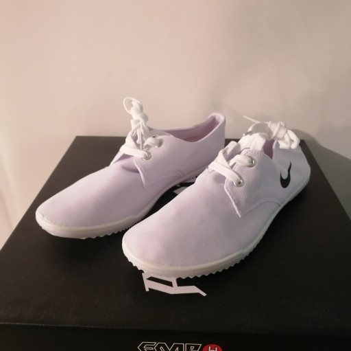 Zdjęcie oferty: Buty tenisówki damskie NIKE RARLON 40 jasny fiolet