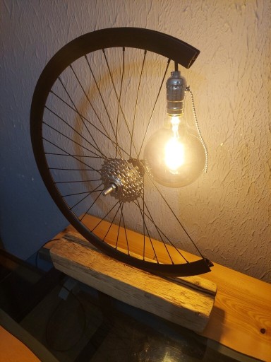 Zdjęcie oferty: Lampa rustykalna z koła rowerowego - RĘKODZIEŁO