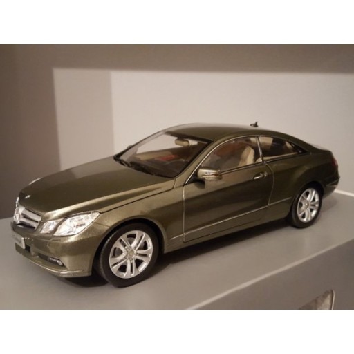 Zdjęcie oferty: Mercedes E-Class Coupe, C207 stannit grey 1/18