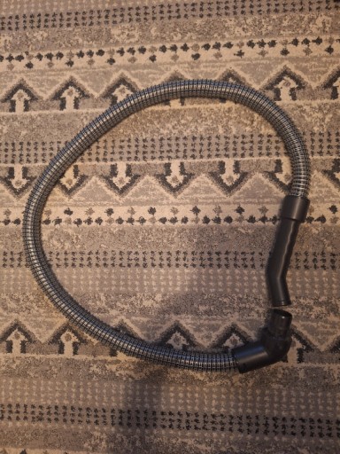 Zdjęcie oferty: Sprzedam używany wąż do odkurzacza Zelmer Syrius o mocy 1900W. 