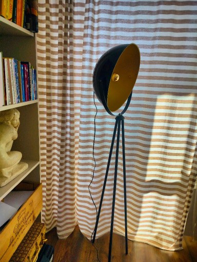 Zdjęcie oferty: Lampa podłogowa , loft trójnóg abażur 