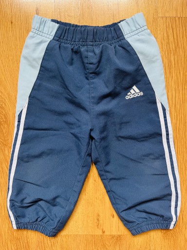 Zdjęcie oferty: Spodnie dresowe Adidas rozmiar 80