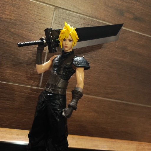Zdjęcie oferty: Square Enix Final Fantasy VII Remake Cloud Gallery figurka 26 cm kolekcja 