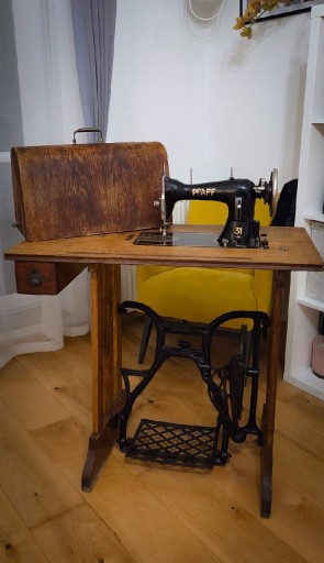 Zdjęcie oferty: Pfaff 31 w oryginalnym zestawie, stolik, maszyna, sprawna, dekoracyjna