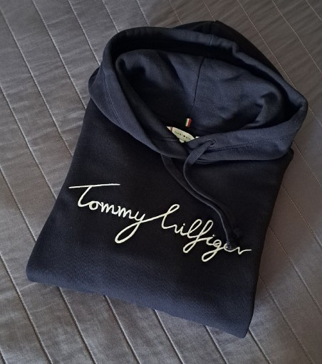 Zdjęcie oferty: Tommy Hilfiger Granatowa bluza z kapturem 