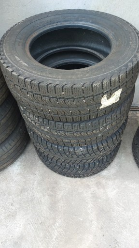 Zdjęcie oferty: Opony zimowe 235/65 R16 C , Continental i Collins