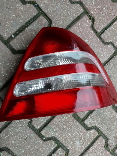 Zdjęcie oferty: Lampy Mercedes w203  tył 