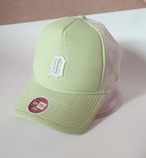 Zdjęcie oferty: New Era czapka damska trucker hologram Nowa