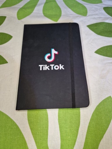 Zdjęcie oferty: Zeszyt z logo Tik Tok w linie