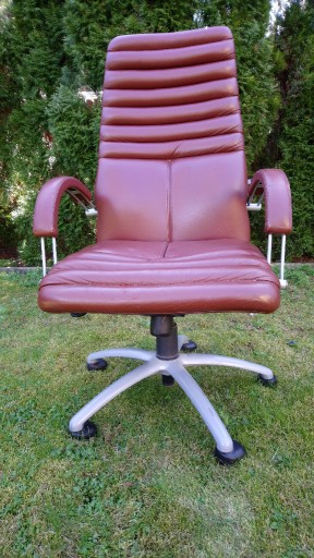 Zdjęcie oferty: Fotel biurowy skóra z pochyłem brąz NowyStyl 
