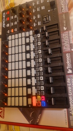Zdjęcie oferty: Akai APC40 MKII - kontroler MIDI dedykowany do Ableton Live