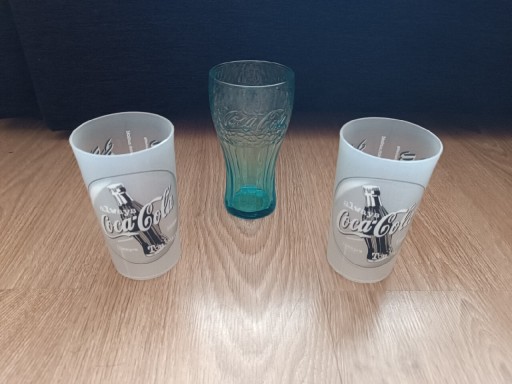Zdjęcie oferty: 2 x kubki i 1 x szklanka z logo COCA-COLA 