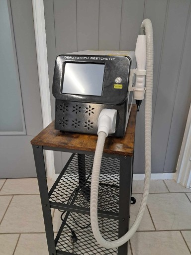 Zdjęcie oferty: Laser pikosekundowy, peeling węglowy, usuwanie tatuażu, odmładzanie