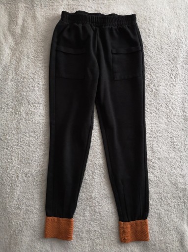 Zdjęcie oferty: Czarne dresowe spodnie dresy ok. 128 - 134