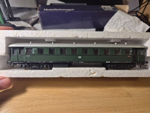 Zdjęcie oferty: PIKO PREFO H0 WAGON OSOBOWY RETRO Z OSWIETLENIEM