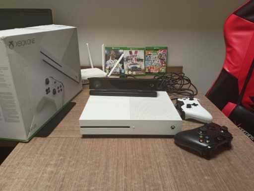 Zdjęcie oferty: Konsola Xbox one S z kinectem i 100 gier