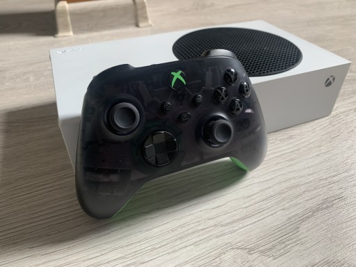 Zdjęcie oferty: Konsola Xbox S z padem Xbox 20th anniversary