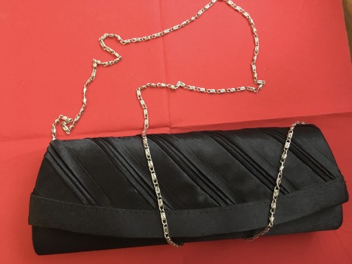 Zdjęcie oferty: Piękna torebka wieczorowa czarna na łańcuszku